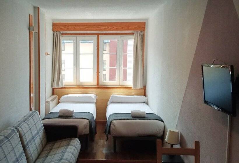 Apartamentos Las Tuyas 3000