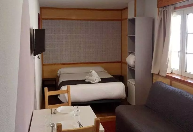 Apartamentos Las Tuyas 3000