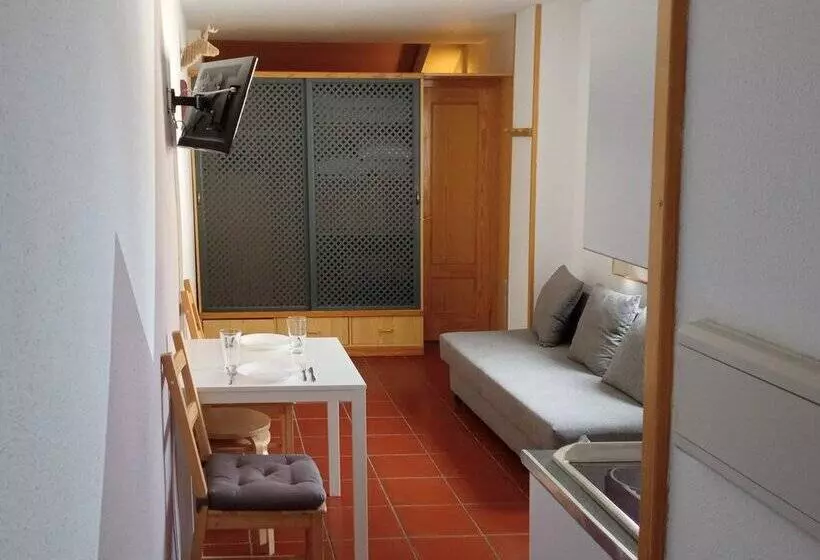 Apartamentos Las Tuyas 3000