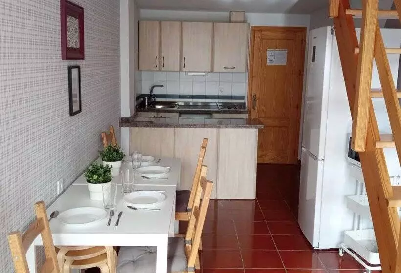 Apartamentos Las Tuyas 3000