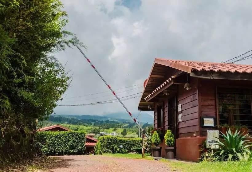 هتل Chalets Los Volcanes
