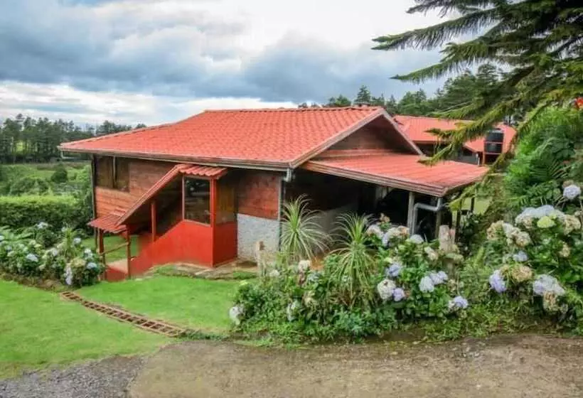 هتل Chalets Los Volcanes