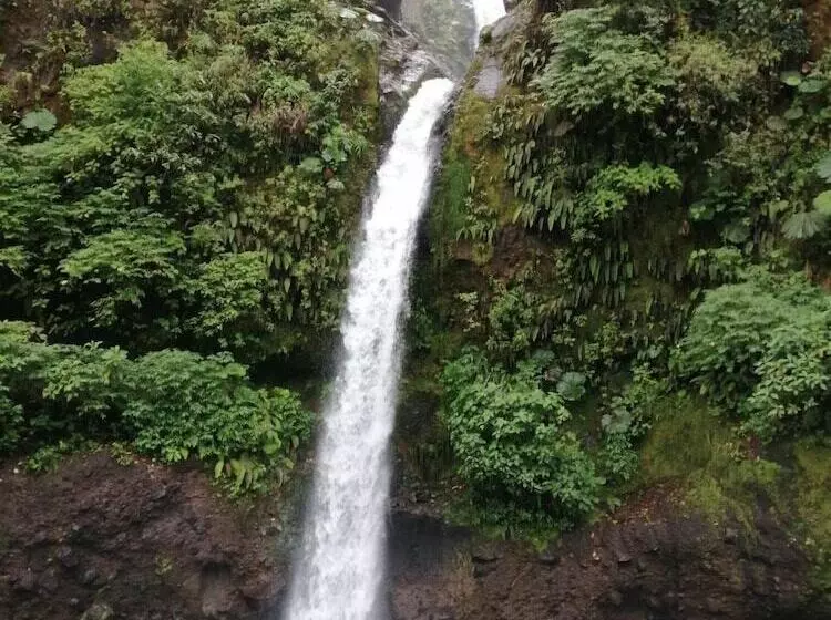 هتل Chalets Los Volcanes