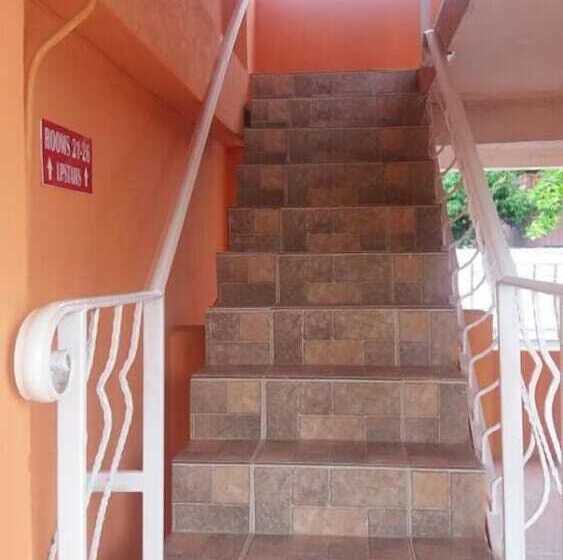 هتل Tropical Manor Inn