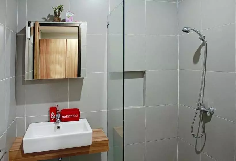 ホテル Zen Rooms Permata 5 Karawaci Syariah