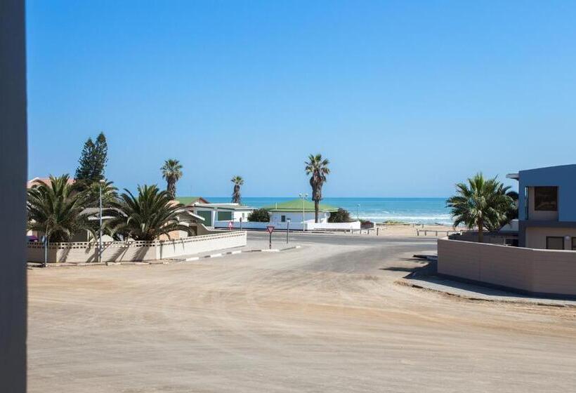 تختخواب و صبحانه Driftwood Guesthouse