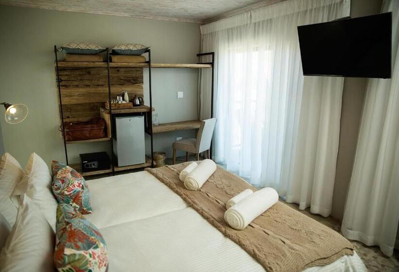 تختخواب و صبحانه Driftwood Guesthouse