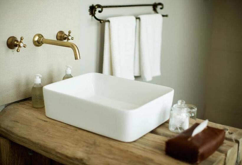 تختخواب و صبحانه Driftwood Guesthouse