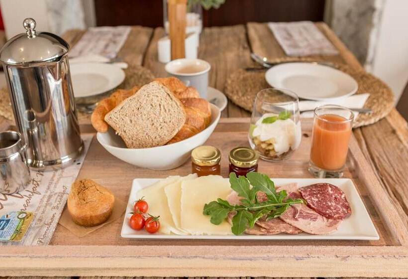 تختخواب و صبحانه Driftwood Guesthouse