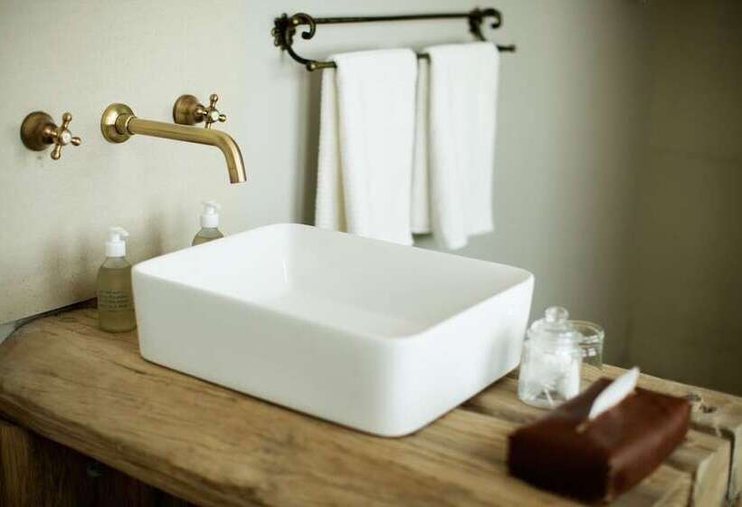 تختخواب و صبحانه Driftwood Guesthouse