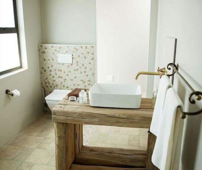 تختخواب و صبحانه Driftwood Guesthouse