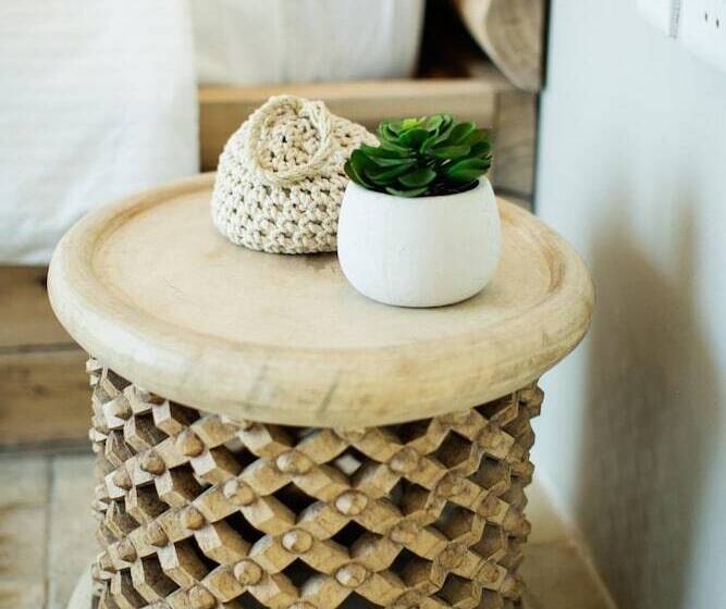 تختخواب و صبحانه Driftwood Guesthouse