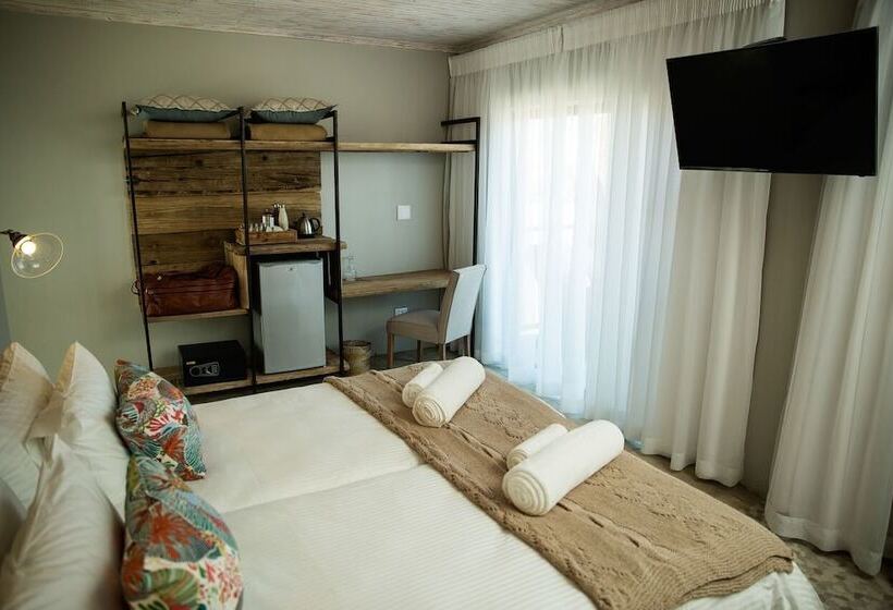 تختخواب و صبحانه Driftwood Guesthouse