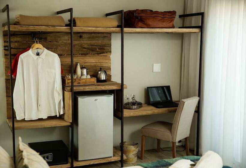 تختخواب و صبحانه Driftwood Guesthouse