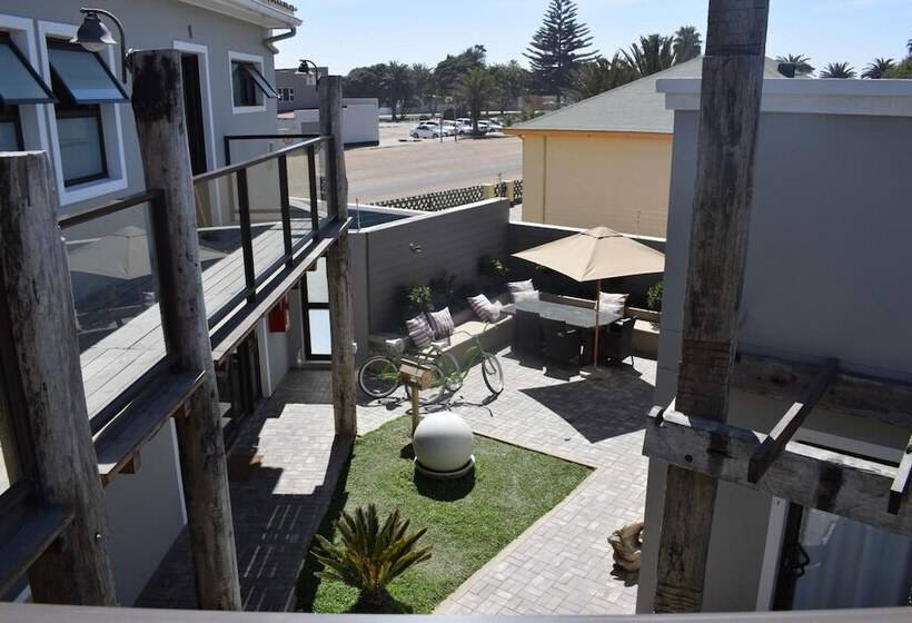 تختخواب و صبحانه Driftwood Guesthouse