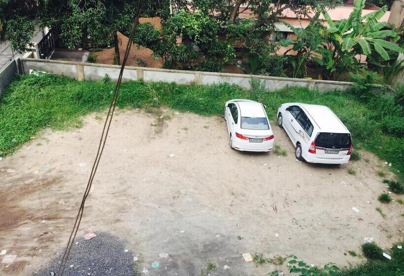 فندق Mega Tourist Home Palarivattom