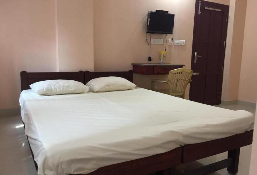 فندق Mega Tourist Home Palarivattom