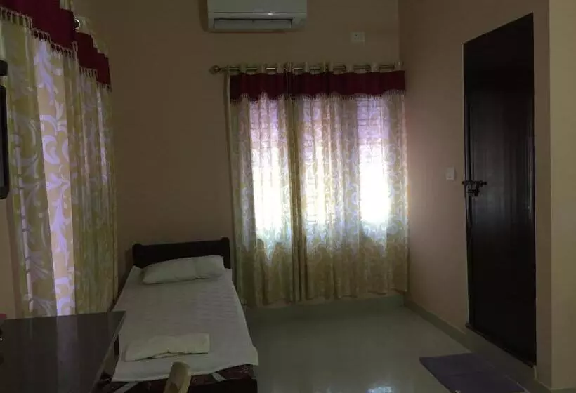 ホテル Mega Tourist Home Palarivattom