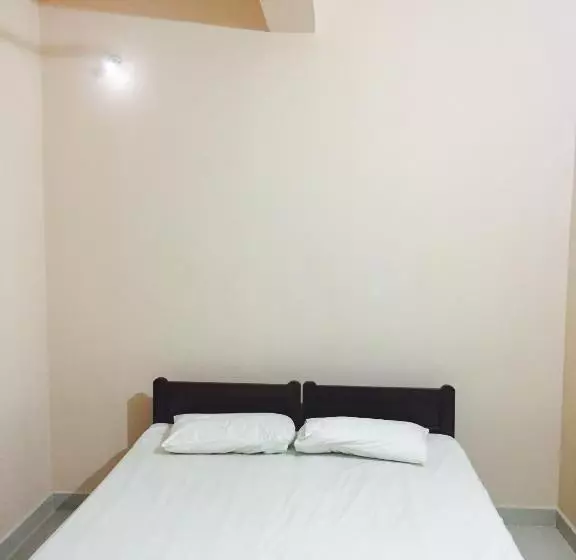 ホテル Mega Tourist Home Palarivattom