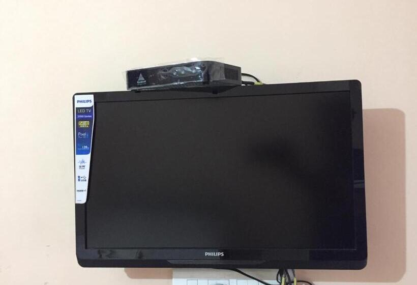 فندق Mega Tourist Home Palarivattom