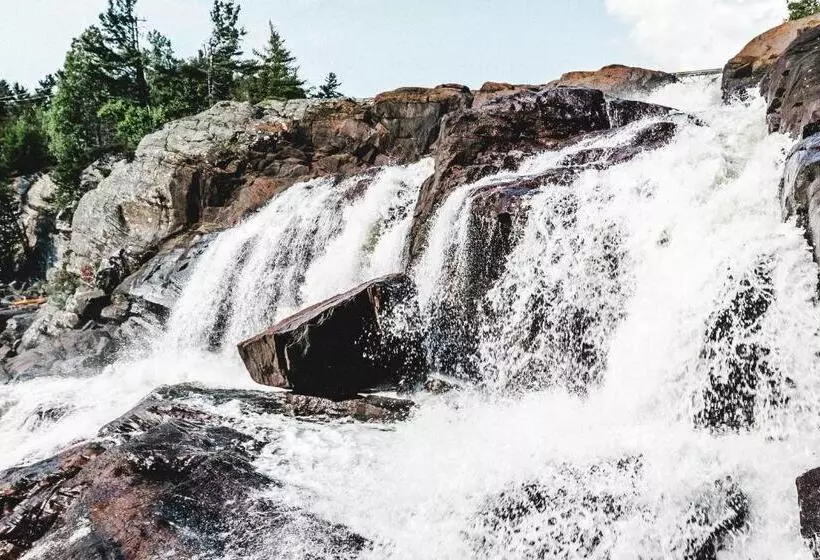 Lomakeskus High Falls Bay Cottages, Camping & Waterpark