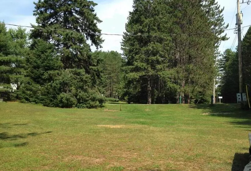 Lomakeskus High Falls Bay Cottages, Camping & Waterpark
