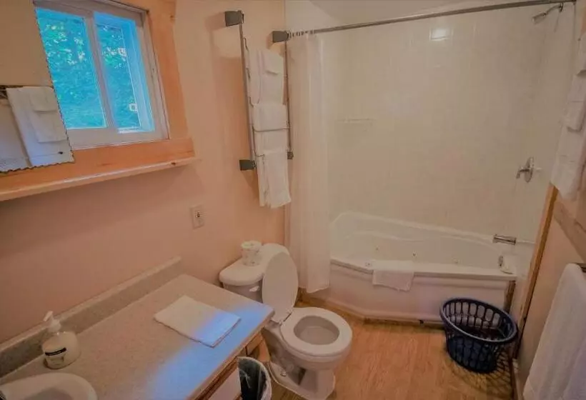 Lomakeskus High Falls Bay Cottages, Camping & Waterpark