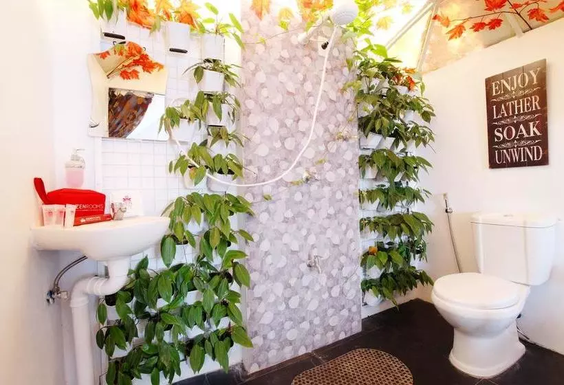ホテル Zen Rooms Titus Poison Garden