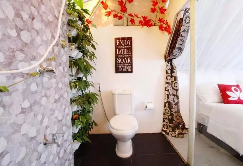ホテル Zen Rooms Titus Poison Garden