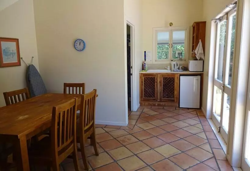 Jacaranda Lodge B&b