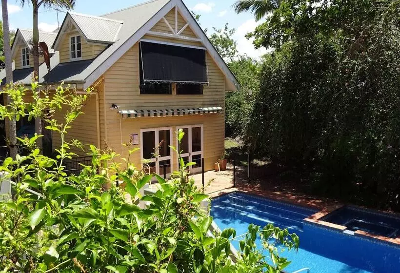 Jacaranda Lodge B&b