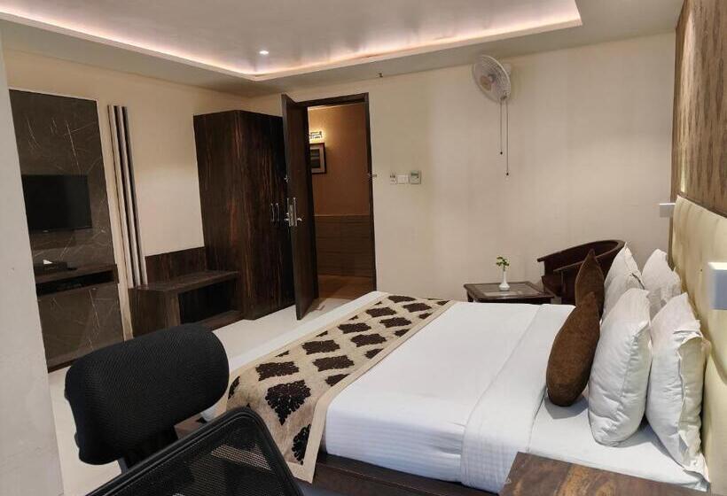 Pinnacle By Click Hotels, Lucknow