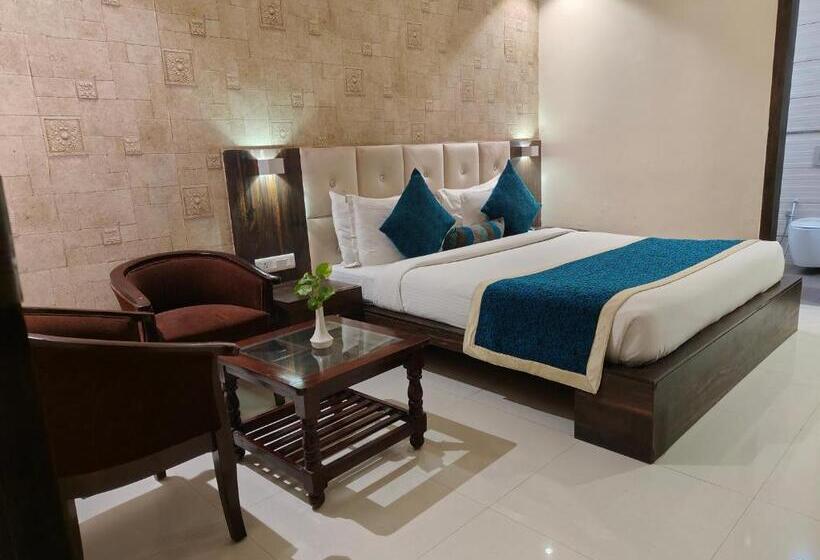 Pinnacle By Click Hotels, Lucknow