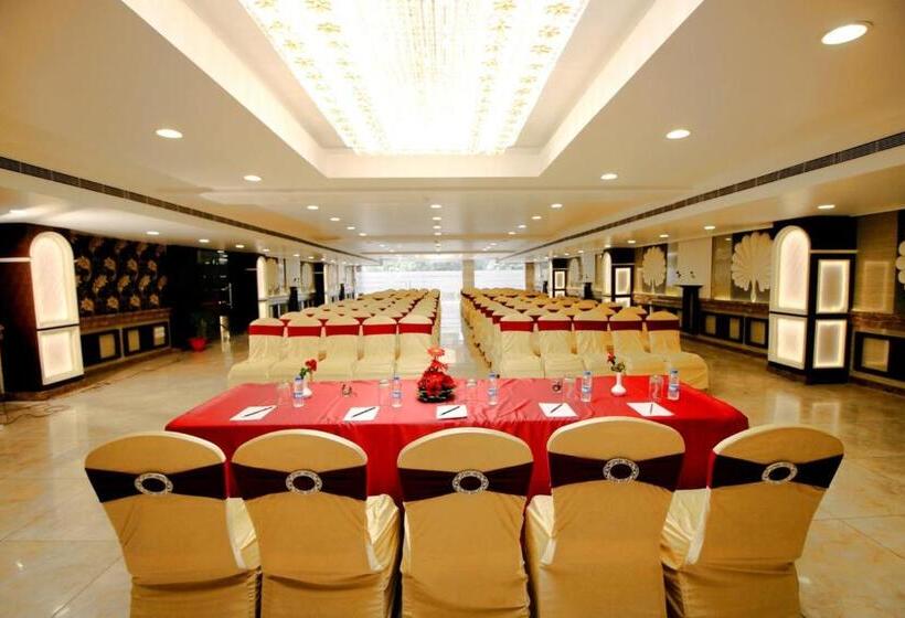 Pinnacle By Click Hotels, Lucknow