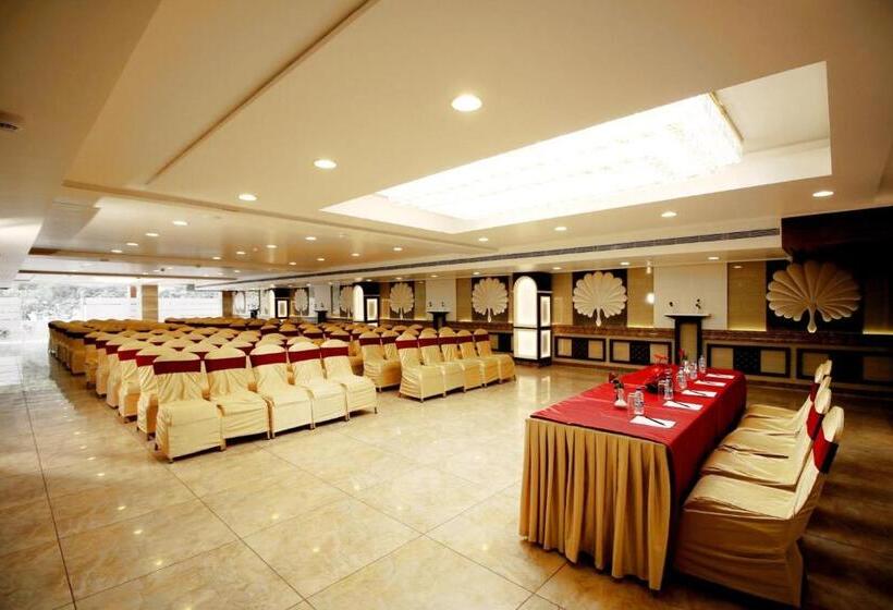 Pinnacle By Click Hotels, Lucknow