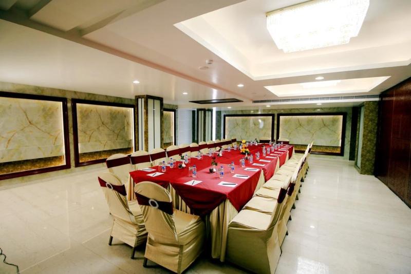 Pinnacle By Click Hotels, Lucknow