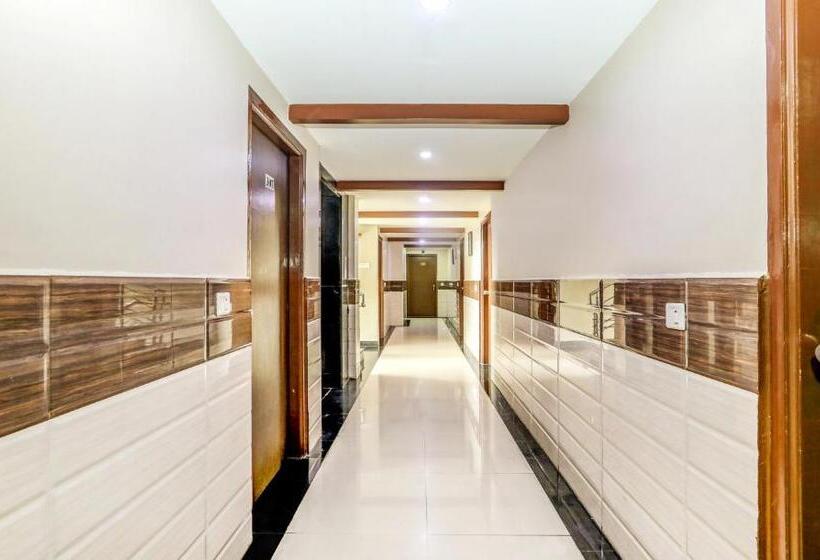 בית מלון כפרי Itsy By Treebo  Greenwood Inn And Suites