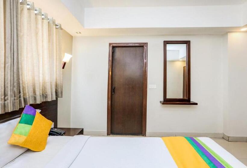 בית מלון כפרי Itsy By Treebo  Greenwood Inn And Suites