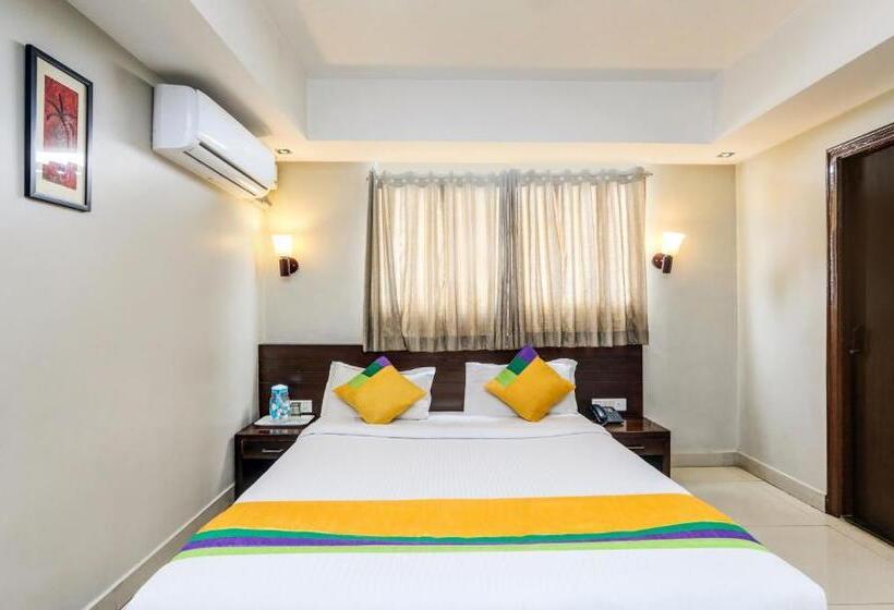 בית מלון כפרי Itsy By Treebo  Greenwood Inn And Suites