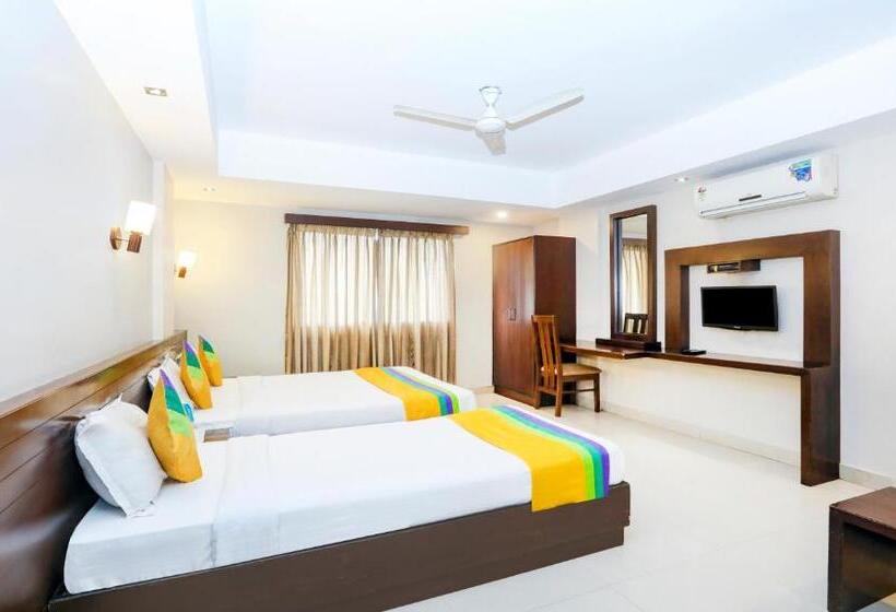 בית מלון כפרי Itsy By Treebo  Greenwood Inn And Suites