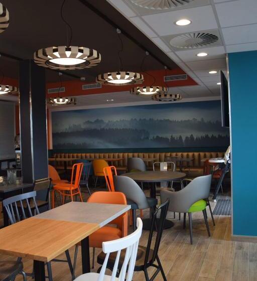 酒店 Kyriad Pontarlier