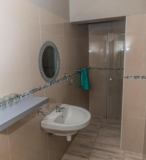 호텔 Out Of Africa Town Lodge