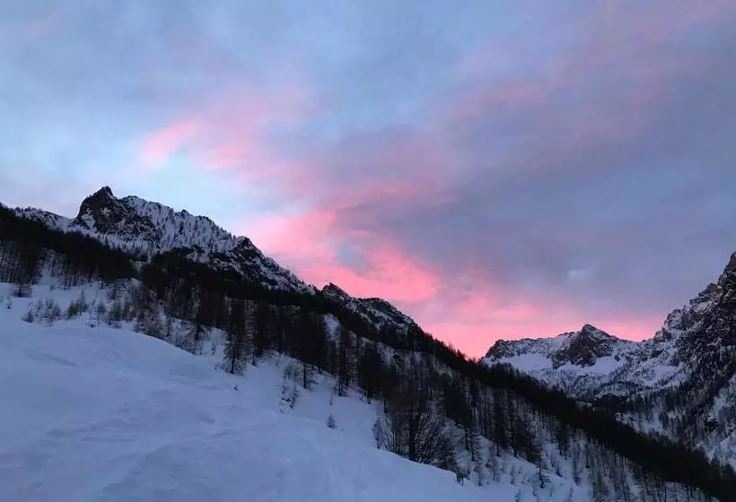 ホテル Rifugio Lou Lindal