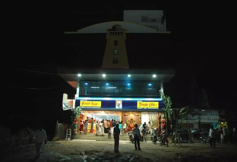 هتل Temple City
