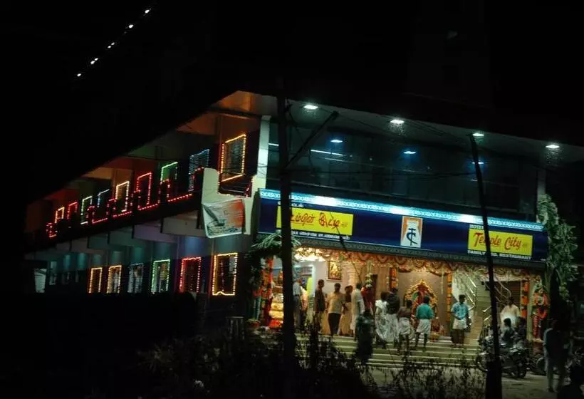 هتل Temple City