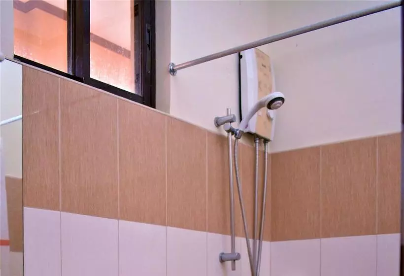 ホテル Zen Rooms Jilian Tourist Inn Palawan