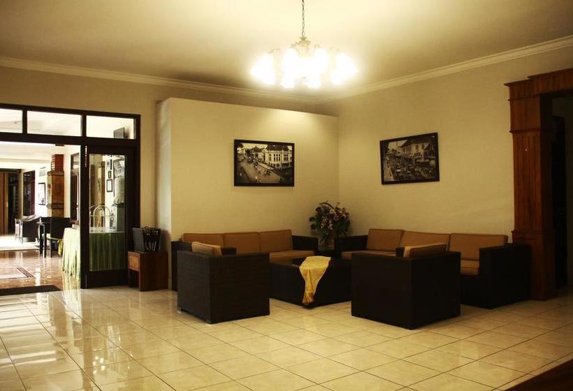 בית מלון כפרי Zen Rooms Sukajadi Sindang Sirna