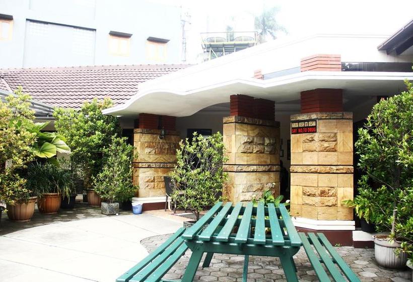 בית מלון כפרי Zen Rooms Sukajadi Sindang Sirna