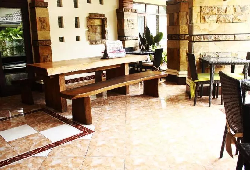 Hotelli Zen Rooms Sukajadi Sindang Sirna
