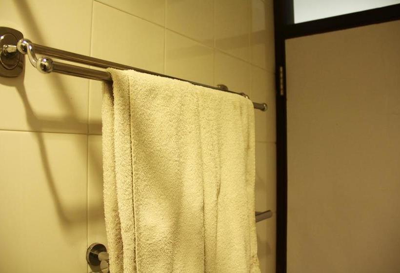 בית מלון כפרי Zen Rooms Sukajadi Sindang Sirna